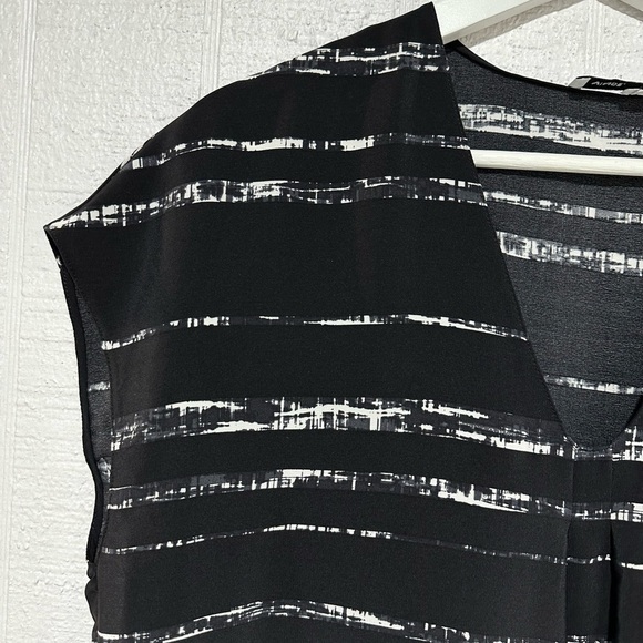 Vince shadow stripe silk oversized blouse top size S - Picture 3 of 10